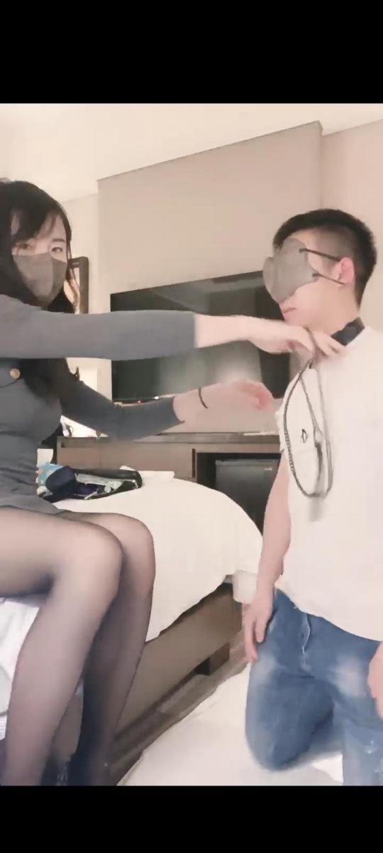 米小唐 玩最萌身高差的小奴 米小唐，性感模特172女主，玩158男奴(22岁)                                       很有撸点的，诱惑力满满，姐姐引导调教