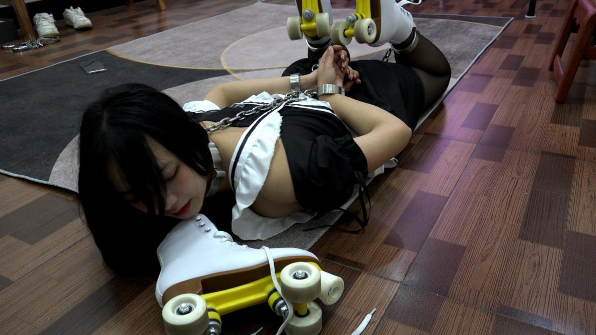 【子衿原创】琳琳轮滑鞋镣铐 驷马取钥匙 五花吊绑口球口水 蟹缚挠痒  百度下载解压密码：zjsy或者ZJSY,子衿工作室向全国绳艺爱好者提供：体验绳模捆绑服务，绳模全国可空降、绳艺作品销售、作品定制、视频网调、原味等，另外本店招募绳模，合作伙伴。约拍订拍请联系Q449214375 微信happiiny