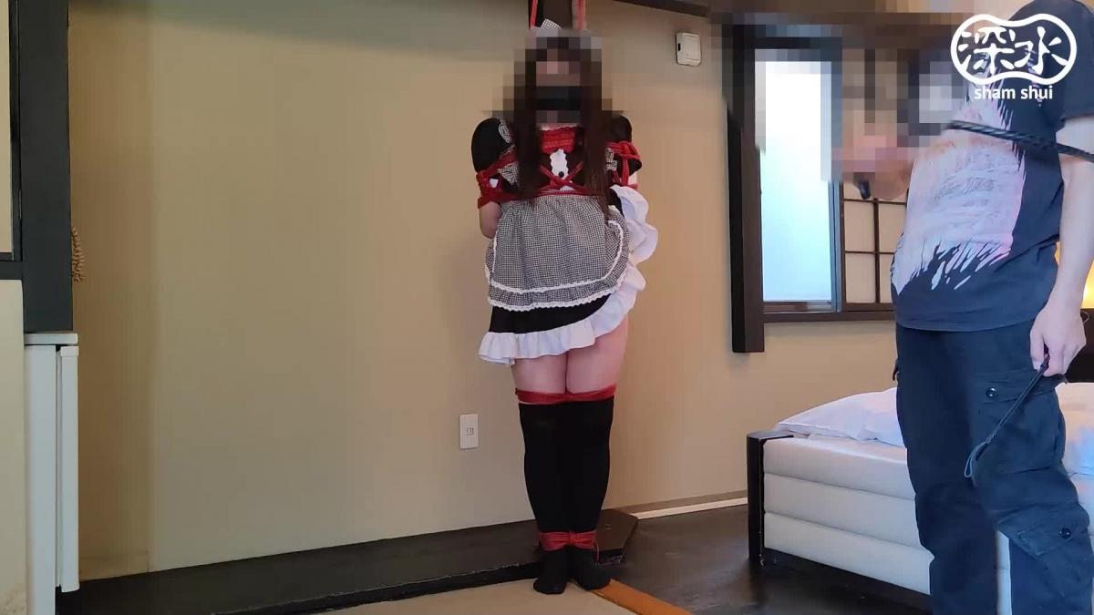 メイド服の女の子が柱に縛り付けられてムチ打たれたり電気ショックの刑に処される(千依) メイド服姿の女の子が、柱に全身縛られて固定されます。<br>鞭打たれたり、首を締められたり、電気ショック責めにあったりします。<br>逃げたくても逃げられず、逃げ場もなくただもがくだけです。<br>非情でかわいそうな姿をごらんください。<br><br>※受け手モデルは女性です。<br>※顔出しはしていません。ご了承ください。<br>※モデルは18歳を超えており、同意の上で撮影しています。