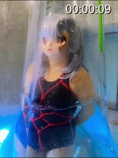 脱出しないと水位はどんどん上がっていくよ？[みかんのおもちゃ箱 (みかん)] 透明チューブの中で拘束された着ぐるみさん。次第に酸素が薄くなっていく空気の中で、さらに水まで注がれ始めてしまう。<br>原创：みかんのおもちゃ箱 (みかん)