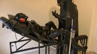 Heavy rubber clinic exam Medical examination in full rubber enclosure<br><br>穿着全套橡胶服进行体检