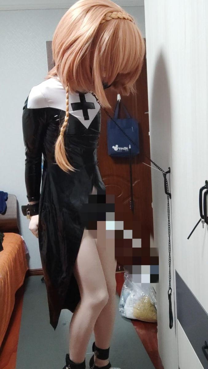 kigurumi修女服狗链项圈上锁罚站强制[X_X]+跪坐静置 娃娃穿上修女装被锁上手铐和项圈，被狗链拴在柜子上，塞入棒棒罚站强制[X_X]<br>后半段是被要求一动不动跪坐，[X_X]开到最大不准喷出来<br>最后附赠一段zw小视频