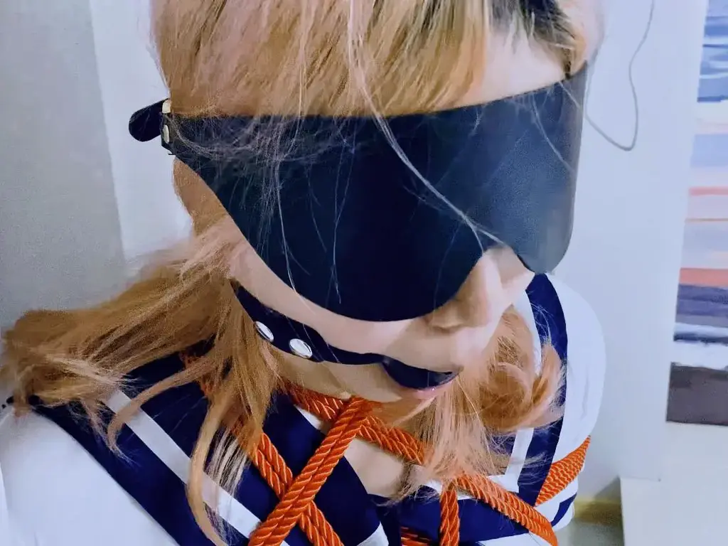 【Hayami-bdsm半月企划-01】学妹Riona TJ初体验，露脐JK白丝，承受震动gc，ru夹，呻吟不断，欲罢不能，最后喂食 好久不见，我回来啦。<br><br>之前拍的都是纯绳的内容，感觉有些单调，也想开辟新的系列。同时朋友和我反应说想看smTJ的内容，正巧不谋而合，便着手开始做。因为从联系到正式实施用了差不多15、16的天时间，所以该系列取名为“半月企划”。我会尽心的去做这个系列，希望大家喜欢并支持。有什么建议欢迎在底下留言给我。<br><br>内容不多说了，标题里说了一些也有没说明的，因原视频尺度过大减减补补花了很长时间，光审核就提交了好几次，有什么建议欢迎在底下留言给我。<br><br>云盘请保存到本地解压下载，文件为7z压缩包，解压密码：<span style='color:#b0b0b0;'>[隐藏文字，购买后可见]</span>需要重命名将拓展名后的汉字删除，老用户应该不用我讲太多了，如果出现链接失效请及时私信我，方便本人及时补链。<br><br>鉴于有些朋友没有电脑，这里面教给大家一个方法：手机下载解压专家app，打开云盘的文件加载（不需要更改拓展名），待加载完毕后会提示用其他应用打开，再将文件保存到解压专家内，进行解压工作即可。感谢大家的支持！