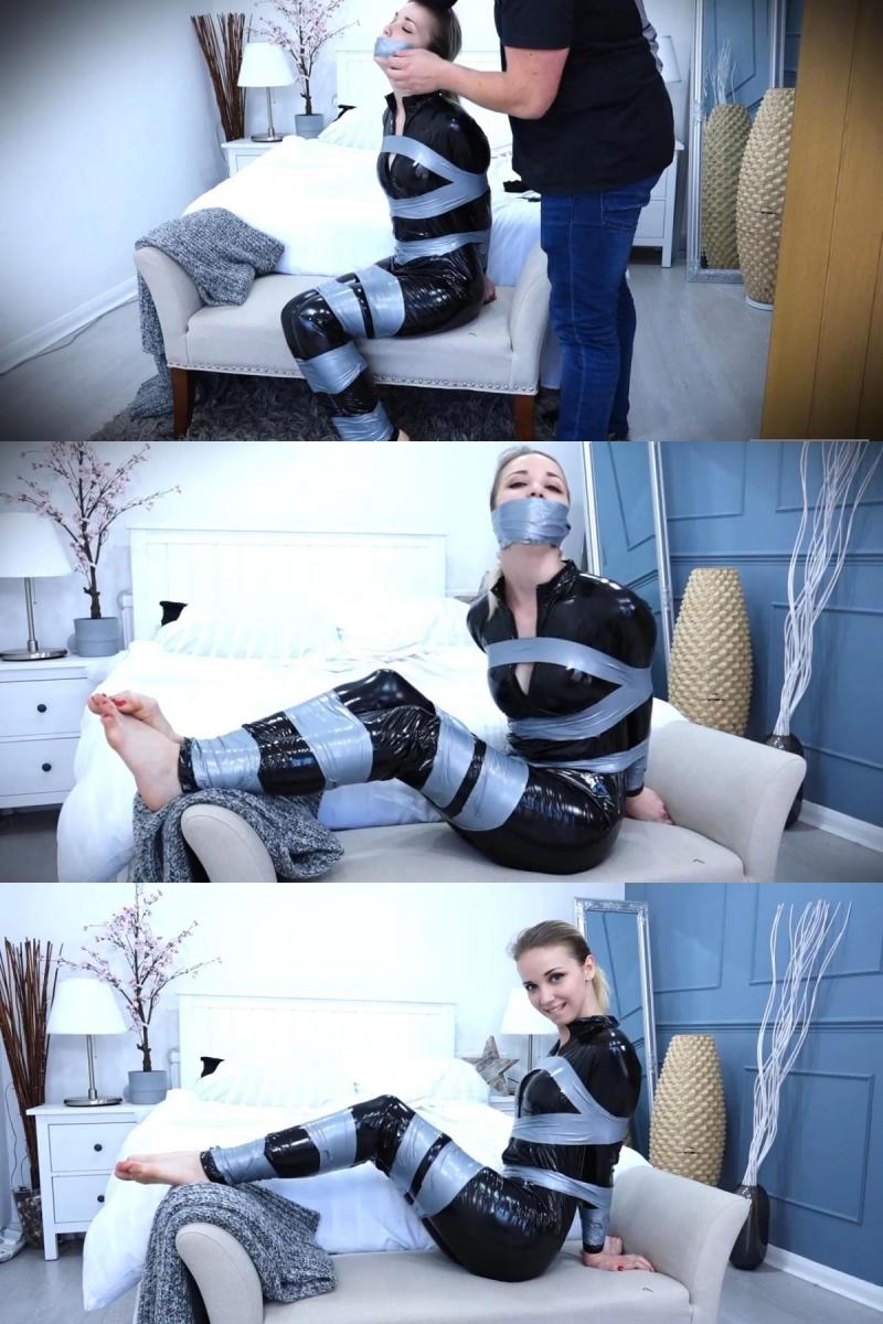 Lil Missy UK - Tape Bondage While Wearing Catsuit FULL Bondage Video HD Lil Missy UK - Tape Bondage While Wearing Catsuit FULL Bondage Video HD以Lil Missy英国故事为特色穿着紧身衣的Lil Missi显然很享受她在磁带束缚和沉默插科打诨中的时光！赤脚的米西穿着紧身闪亮的紧身连衣裤，面带微笑，没过多久，她就被全面包扎好了。她的腿固定在四个地方，手臂绑在背后，然后用更多的胶带绑在身体上。她的紧身衣前面拉开了拉链，露出了一些[X_X]，然后让她在束缚中扭动着，开心地扭动着，先是坐起来，然后躺在一张小沙发上。很快，一个插科打诨被添加进来了。一只大袜子塞进她的嘴里，然后在她的头上缠上许多层银色胶带。米西继续微笑着，现在只有眼睛，用更多的挣扎和“苦口婆心”逗我们插科打诨。过了一段时间，胶带层被去除，但填料没有被去除。一条带子，再加上一个巴拉克拉瓦，现在让米西插科打诨，所以我们仍然只能看到她的眼睛，但这足以表达她的喜悦。然后，在她摆脱束缚之前，尝试了一种不同风格的巴拉克拉瓦。很明显，米西已经准备好了，尽管。。。Featuring Lil Missy UK Story A catsuited Lil Missy clearly enjoys her time in tape bondage and silencing gags! Barefoot Missy, wearing a tight shiny catsuit and a smile, doesn't have long to wait before she's comprehensively taped up. Her legs are secured in four places, her arms bound behind her back, then secured with more tape around her body. The front of her catsuit is unzipped to show some cleavage, then she is left to squirm and writhe happily in her bondage, at first sat up, then lying across a small sofa. Soon enough, a gag is added. A large sock is stuffed into her mouth, then many layers of silver tape are wrapped right around her head. Missy continues to smile, with just her eyes now, and teases us with more struggling and 'mmpphh-ing' into the gag. After a while, the layers of tape are removed, but not the stuffing. A single strip of tape, augmented by a balaclava, now gags Missy, so we can still see only her eyes, but it's enough to convey her delight. A different style of balaclava is then tried, before she is cut out of her bondage. It's clear Missy is ready for more, though...
