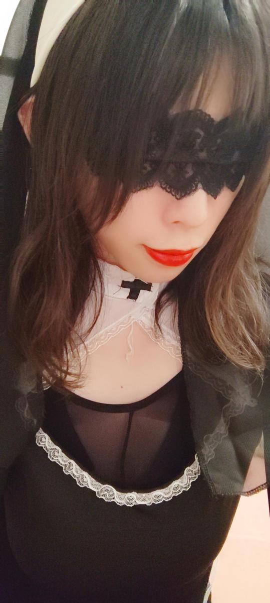 伪娘连体丝修女服椅子缚 新衣服到了，这套修女服跟蕾丝眼罩意外地很搭配唉，加上口红，看上去真的特别欲特别背德。试着用了新买的麻绳，只做了简单的去味处理，没有烧毛，挺扎人的。还用上了新买的训练器，狠狠地榨出来了。这段时间忙着备考，3月25号以后再上强度。