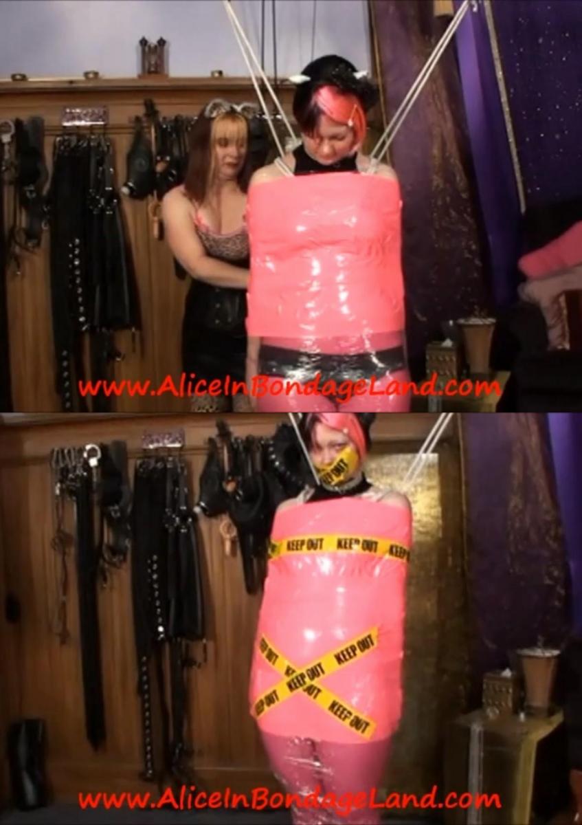 Lesbian Mummification Bondage FULL MOVIE BDSM Duct Tape Denali Mummification完整电影NecoChan陷入困境<br><br><br><br>Denali是一个有趣的新恋物癖模特，她对束缚有着个人的热爱，我在我们第一次拍摄中通过将她包裹在一层固定的木乃伊束缚中来检验这一点。<br><br><br><br>首先，我们从胸部吊带开始。绳子包裹住了她的曲线，但也增加了一层安全感，因为我会站着绑住她。在用保鲜膜包裹她之前，把她的安全带系在天花板上，我确保不会发生灾难性的摔倒，并获得一个调情的有趣机会。<br><br><br><br>我用一整卷霓虹粉色胶带把德娜丽做成木乃伊，她的紧张情绪开始被唤醒。很明显，她受到了严格的束缚。我们在这次拍摄中创下了一个新纪录——这是这位18岁的年轻人一次经历过的最束缚！<br><br><br><br>当管道胶带卷用完时，我会加上“小心”胶带作为口音，最后用水龙头塞住。关上嘴是我最喜欢的关于粘性束缚的部分。我想这就是为什么他们称之为恋物癖！<br><br><br><br>在地牢的中央，德纳利头挨着脚，束手无策，他还有一点回旋的余地。他们说，如果你给潜水艇一英寸，他们就会走一英里，所以我把她牢牢地固定在墙上，确保她不再流浪。<br><br><br><br>在这个美妙的游戏空间里，每一面墙，甚至地板上都有戒指牢牢地嵌入到螺柱中。。。所以我用我所有的束缚绳来确保她在任何方向都不会被我的网缠住。<br><br><br><br>自从她逃过了我的胶带封口，我就用一个漂亮的可呼吸的大球封口来代替它。。。现在她也无法用咀嚼的方式摆脱束缚！<br><br><br><br>这个小猫女孩现在完全是我的俘虏。我把她留给她思考她的命运，喵喵叫着寻求帮助。。。然后带着爆米花零食回来，因为她是个好女孩。Denali Mummification FULL MOVIE NecoChan in Trouble<br><br>Denali is a fun new fetish model with a personal love of bondage and I put that to the test in our first shoot together by wrapping her in LAYERS of immobilizing mummification bondage.<br><br>First, we start with a chest harness. The rope hugs her curves but also adds a layer of safety, since I will be binding her in a standing position. By attaching her harness to the ceiling before wrapping her in cling film, I make sure there will be no disasterous falls and get a fun chance to flirt.<br><br>I mummify Denali using an entire roll of neon pink tape and her nervousness begins to give way to arousal. It is obvious that she is getting very turned on by the rigorous bondage. We hit a new record in this shoot - the most bondage this 18 year old has ever experienced at once!<br><br>When the roll of duct tape runs out, I add CAUTION tape as an accent, finishing with a tap gag flourish. Taping mouths shut is my favorite part about adhesive bondage. I guess that's why they call it a fetish!<br><br>Bound head-to-toe and helpless in the center of the dungeon, Denali still has a little bit of wiggle room. They say that if you give a sub an inch, they will take a mile, so I anchor her securely to the walls to make sure she can no longer wander.<br><br>Every wall and even the floor in this wonderful playspace has rings embedded securely into the studs... so I use my entire collection of bondage rope to make sure that she cannot move in ANY direction without being caught in my web.<br><br>Since she escaped my tape gag, I replace it with a nice big breatheable ball gag... now she cannot chew her way out of the bondage either!<br><br>This kitty girl is now completely my captive prisoner. I leave her to her contemplate her fate and meow for help... then return with a popcorn snack reward for being such a good girl.