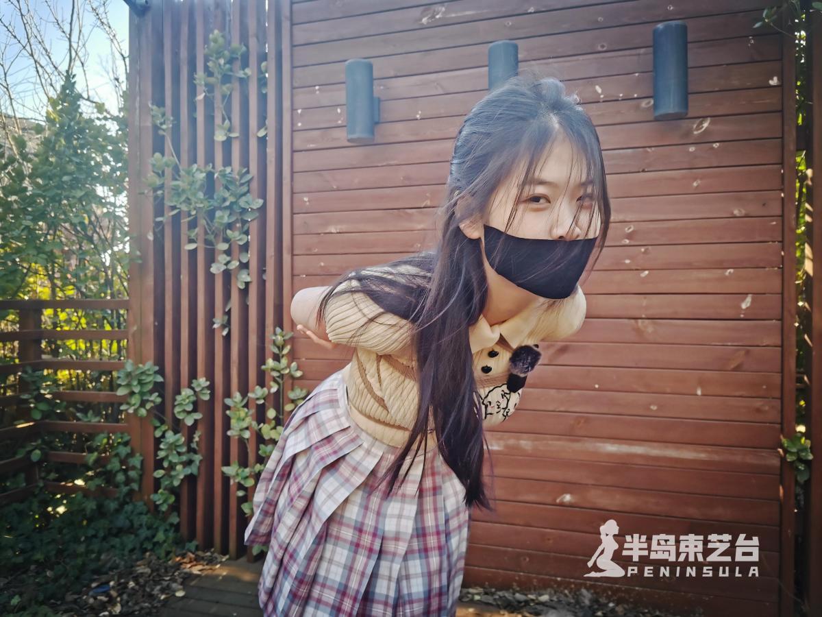 【半岛束艺台】【佐伊】YT1916 2023春夏户外：春寒料峭 ◀这个傻白甜的空姐也算是半岛的老人了，不知不觉间已经来了将近三年，这批小空姐几乎都是入学的时候初来半岛，如今她们都要展翅高飞了，让我们记住她们在地面上的最后影像吧。<br><br>㊙【解压密码】peninsula2018,修改后缀名mp4,勿在线观看<br><br>➡【半岛束艺台】不做精品只做生活，用镜头记录真实绳艺，纯净捆绑，健康游戏！为每一个热爱捆绑的朋友展示最纯粹的绳艺，为每一个顾客用心打造属于您的专属作品。<br>✅主页:https://linzijun.app/@BDTV<br>✅QQ:2245148409<br>✅微信:peninsulastudio<br>✅推:@PENINSULABDTV6<br><br>业务咨询秒回，闲聊看心情，色情勿扰。<br>
