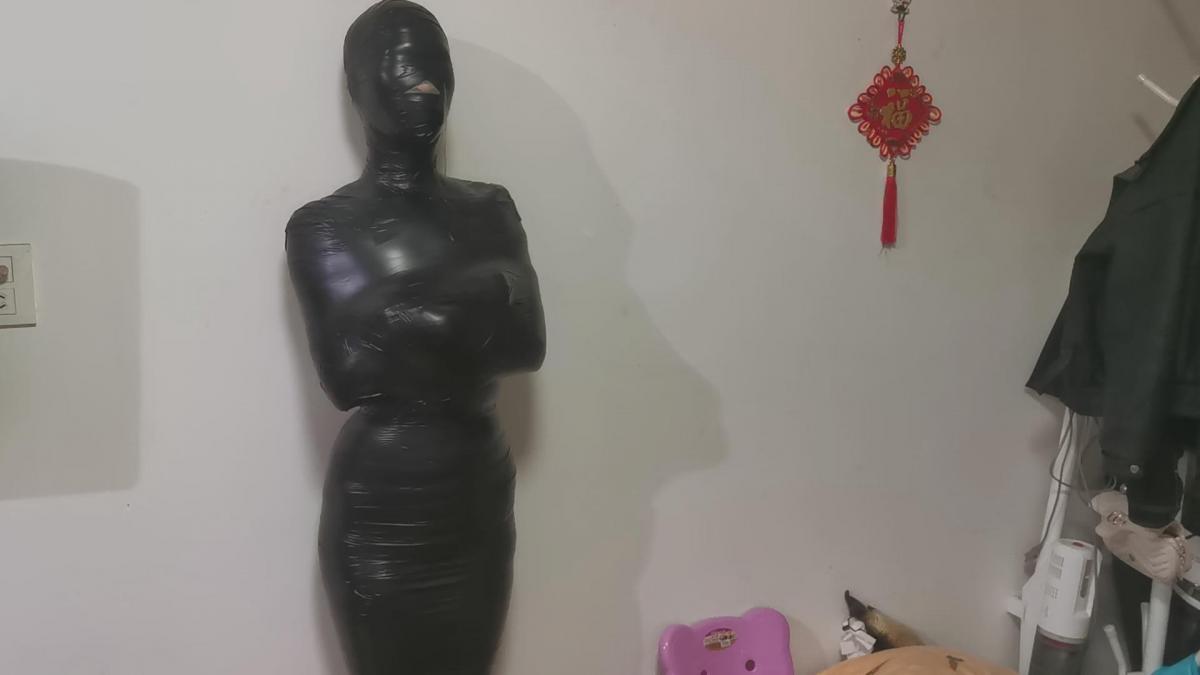 『我的媳妇』112弹、连身黑丝胶带木乃伊、连续数次QZGC、**、乳胶呼吸头套、数次胶带**（下） 片名:0319剪辑版（下）<br>时间:45分钟<br>大小:1.62g<br>格式:zip 7z建议使用360压缩解压<br>失效站内信联系我<br><span style='color:#b0b0b0;'>[隐藏文字，购买后可见]</span><br>一上来就是一顿输出<br>**还非得要棒棒<br>五次的GC<br>接直接虚了<br>既然要就给个够咯<br>剩下的都是**<br>次数不少