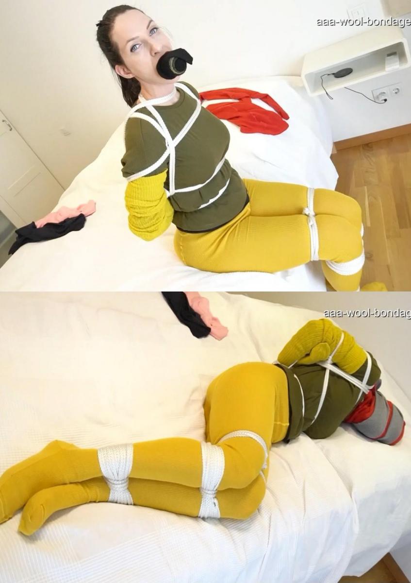 PAULAS NEW WOOLTIGHTS - PART 1: YELLOW RIBBED TIGHTS 我告诉过你我喜欢作呕，我给了你一个理由”。Paula感觉到袜子压在嘴唇上的压力。Paula尽可能张大嘴巴……袜子就在里面。“mmmmpffffffffff”。一条紧身裤套在Paulas头上，然后紧身裤的腿在Paulas嘴上裹了两圈。然后把两端绑在一起。Paulas的脸被完全裹住了，我们从抽屉里拿出另一双袜子，把它们裹在Paulas的身上，以确保她什么都看不见，也不会发出任何声音！"I told you I like gagging and I gave you a reason”. Paula felt the pressure of the stocking on her lips. Paula opened her mouth as wide as possible....And the stocking was in. “mmmmpffffffffff”. A pair of tights over Paulas head and then the legs of the tights wrapped twice over Paulas mouth. Then tying the ends together. Paulas face was totally wrapped, From the drawer we took another pair of stockings and wrapped them over Paulas face to make sure she couldn’t see anything and was unable to make ANY noise!