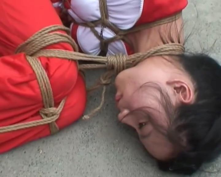 女校生室外受罚（1） 片名：女校生室外受罚上集<br>出品：锐度主张<br>简介： 老片补充 随便看看  女绳师捆绑女生<br>我的作品目录：https://www.yhbsy.app/video_list.php?uid=688450