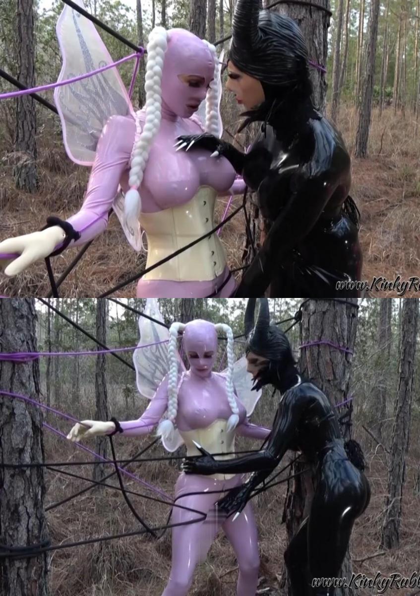 The Rubberfairy trapped in Leaficients web 邪恶的Leaficient在树林里发现了橡胶精灵Lara，并对她施了一个角质咒语，使她能够在一张网中抓住她，供她使用。观看劳拉挣扎，试图获得自由，而邪恶的情妇正在对她使用魔杖the evil Leaficient has found Rubber Fairy Lara in the woods and has put a horny spell on her to be able to capture her in a web for her use. Watch Lara struggle, trying to get free while the evil Mistress is using the magic wand on her