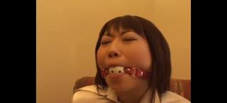 捆绑放置折磨 日本 女子被麻绳紧缚 嘴里被戴上口球 同事还要忍受TD的折磨