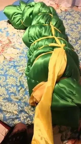 棉被捆绑挣扎2 棉偶作品