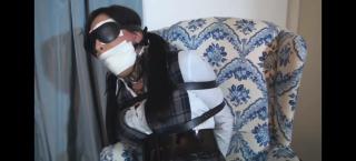 皮革拘束放置 欧美 妹子被拘束放置在沙发上 双腿夹着[X_X]