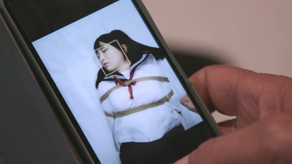 蔵の中で緊縛調教される女子校生 白い柔肌を狙われたお嬢様学校の美少女。無垢な身体を染めていく邪欲の麻縄 佐藤ののか <span style='color:#b0b0b0;'>[隐藏文字，购买后可见]</span><br>蔵の中で緊縛調教される女子校生 白い柔肌を狙われたお嬢様学校の美少女。無垢な身体を染めていく邪欲の麻縄 佐藤ののか<br><br>お嬢様学校に通うののかは学校帰りに喫茶店へ。喫茶店の店主は淫猥なSM趣味の持ち主だった。邪欲をたぎらせ、客が彼女だけになったところを狙い「良ければコーヒーを1杯サービスするよ」と近付いて…。