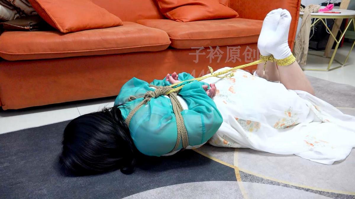 【子衿原创】新模试镜 汉服驷马紧缚口枷 36码小脚棉袜可太好玩了 百度下载解压密码：zjsy或者ZJSY,子衿工作室向全国绳艺爱好者提供：体验绳模捆绑服务，绳模全国可空降、绳艺作品销售、作品定制、视频网调、原味等，另外本店招募绳模，合作伙伴。约拍订拍请联系Q449214375 微信happiiny