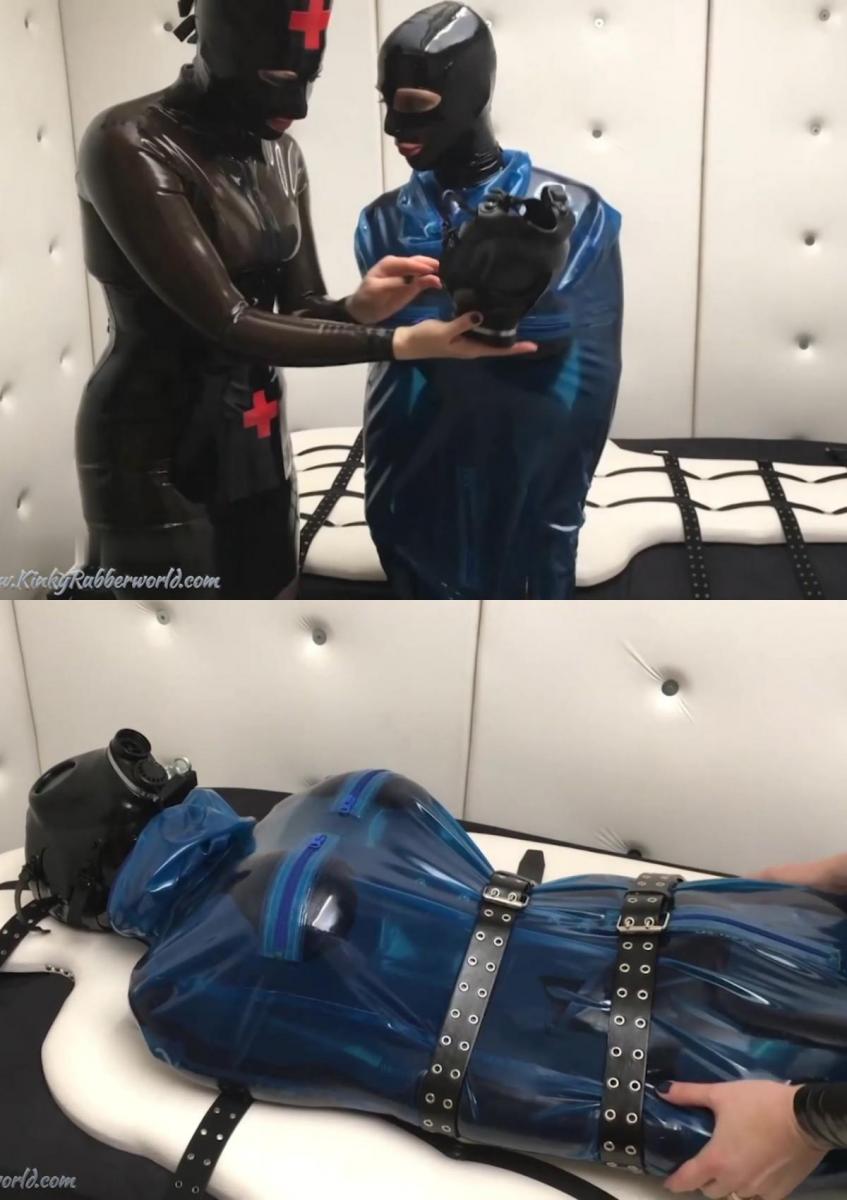 Latex Lea in Anna Rose's Clinic part 1 Latex Lea去了Anna Rose的诊所，很快就被涂上了厚厚的橡胶。安娜穿着黑色紧身大胸紧身连衣裤，为性感的橡胶娃娃做准备。她打扮成一名乳胶护士，迅速将Lea放入一个蓝色透明乳胶睡袋。加上防毒面具和紧身橡胶带，Lea孤立无援，在天堂里被紧紧的橡胶束缚着。Latex Lea paid a visit to Anna Rose's clinic and was quickly put in heavy rubber. Dressed in her black skintight big boob catsuit, Anna had plans for the sexy rubberdoll. Dressed as a Latex nurse, she quickly puts Lea into a blue transparent latex sleepsack. Adding a gasmask and tight rubber straps, Lea is helpless and in heaven in tight rubber bondage.  