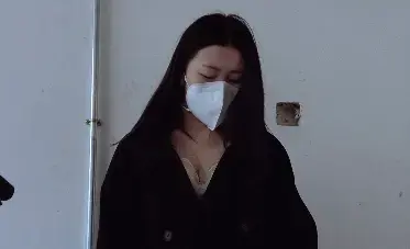 【晓鹿绳艺】【户外牛奶灌入】电击R夹必须带上,下面塞入遥控跳D,后庭塞入导流管子,这样的外出不要太刺激,随行小哥坏透了,人越多越起劲 [内容简介]:这次玩法更加新颖，背个牛奶桶，加上各种玩具得加持，可惜这次牛奶少了，下次准备背满满一桶，这次玩得不够尽兴。随行小哥坏透了,人越多越起劲！！<br><br>工作室联系QQ：1462308882  欢迎大家一起交流，拒绝任何骚扰色情话题，感谢<br>片长：35分钟 清晰度：1080 文件大小：1.5GB<br>有喜欢我作品的可以找我订拍哦<br>解压密码：qq1462308882
