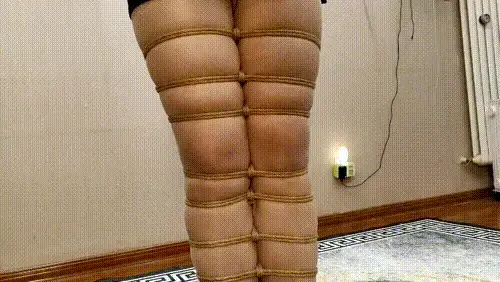 宋思琪后手高吊在办公室 丰满女孩宋思琪反手捆绑，高高吊起来，美腿蛇缚，蒙眼堵嘴，办公室放置，口水不停的流。视频解压密码：chuxin  。<br>一绳所爱绳艺体验店面向全国爱好者开放，本店提供绳艺捆绑模特服务、体验女绳师捆绑服务、体验长时间囚禁服务、绳艺教学培训、绳艺交流会、场地出租、专业麻绳销售，原创视频套图销售、作品私人定制、模特原味丝袜出售等，另外本店招募同好合作伙伴。微信：351552501初心