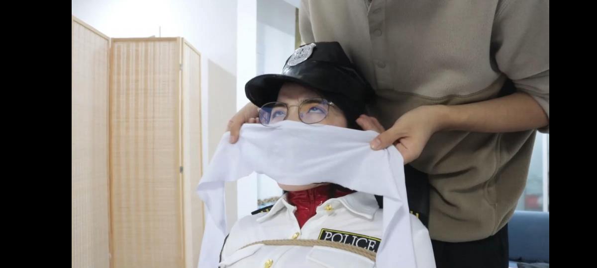 话唠女井队长的定身捕获陷阱（下集） 得意客工作室晴雨倾情出演——各位久等了，下集来了，我们的队长同志能否破解“老怀表”的诡计，将他绳之以法呢？<br>又或者是老怀表更紧密的捆绑堵嘴。。请大家自己欣赏吧！
