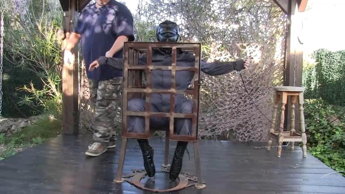 Breathplay and Teasing in the Torture Cage 酷刑笼中的呼吸戏和调侃Breathplay and Teasing in the Torture Cage