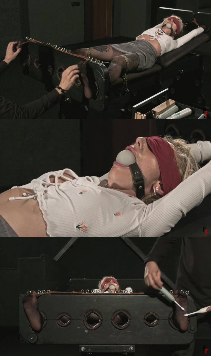 Dreadlock Jane - Nylon feet tickling in stocks (FULL HD MP4)  From: RF studio production<br><br>Description:<br><br>By John. Made by request<br><br>At the beginning of the clip, Dreadlock Jane enters a dark room in the middle of which stands a bench with stocks. What is she doing here and what is this thing? She approaches closer and takes a big ballgag from it, looks at it and studies it with surprise when suddenly someone's hand covers her mouth and she is dragged away...<br><br>Dreadlock Jane finds herself restrained to the bench with the ballgag in her mouth and a blindfold over her eyes. She has ended up in the lair of a tickler.<br>The girl is wearing dark pantyhose on her legs, and her big toes are tied to the stocks through her nylons. The tickler is going to have fun with her ticklish soles using his nails, combs, brushes, and electric toothbrushes. Poor Jane has nothing to do but moans through the gag...<br>Enjoy!<br><br> Read less<br>Category: TICKLING<br>Related Categories: FOOT TICKLING, PANTYHOSE/STOCKINGS, BALLGAGGED, BLINDFOLDS, BONDAGE.<br>Keywords: dreadlock jane, custom clip by john, m/f foot tickling, girl next door, ballgagged ballgag tight, blindfolded ticklee, no nudity, nylon feet tickling, pantyhose dark tights, foot fetish nylon, toetied toeties, soles tickling combs, electric toothbrushes, tightly restrained tickle. <br><br>来自：RF工作室制作<br><br>资料描述:<br><br>约翰。 应要求提出<br><br>在剪辑开始时，Dreadlock Jane进入了一个黑暗的房间，中间有一个长凳和股票。 她在这里做什么，这是什么东西？ 当突然有人的手捂住她的嘴，她被拖走时，她走近了，从中取出一个大球袋，看着它，惊讶地研究它。..<br><br>Dreadlock Jane发现自己被束缚在长凳上，嘴里含着球袋，眼睛蒙上了眼睛。 她已经结束了在一个挠痒痒的巢穴。<br>女孩的腿上穿着深色的连裤袜，她的大脚趾通过她的尼龙绑在股票上。 挠痒痒会有乐趣与她怕痒的鞋底使用他的指甲，梳子，刷子和电动牙刷。 可怜的简除了插科打诨的呻吟声外,别无他事...<br>享受吧！<br><br> 少读点<br>类别：挠痒痒<br>相关类别:脚痒,连裤袜/丝袜,BALLGAGGED,蒙眼罩,束缚.<br>关键词：dreadlock jane，约翰定制剪辑，m/f脚挠痒痒，邻家女孩，ballgagged ballgag tight，蒙住眼睛挠痒痒，没有裸体，尼龙脚挠痒痒，连裤袜深色紧身衣，恋足尼龙，toetied toeties，鞋底挠痒痒梳子，电动牙刷，严<br><br>