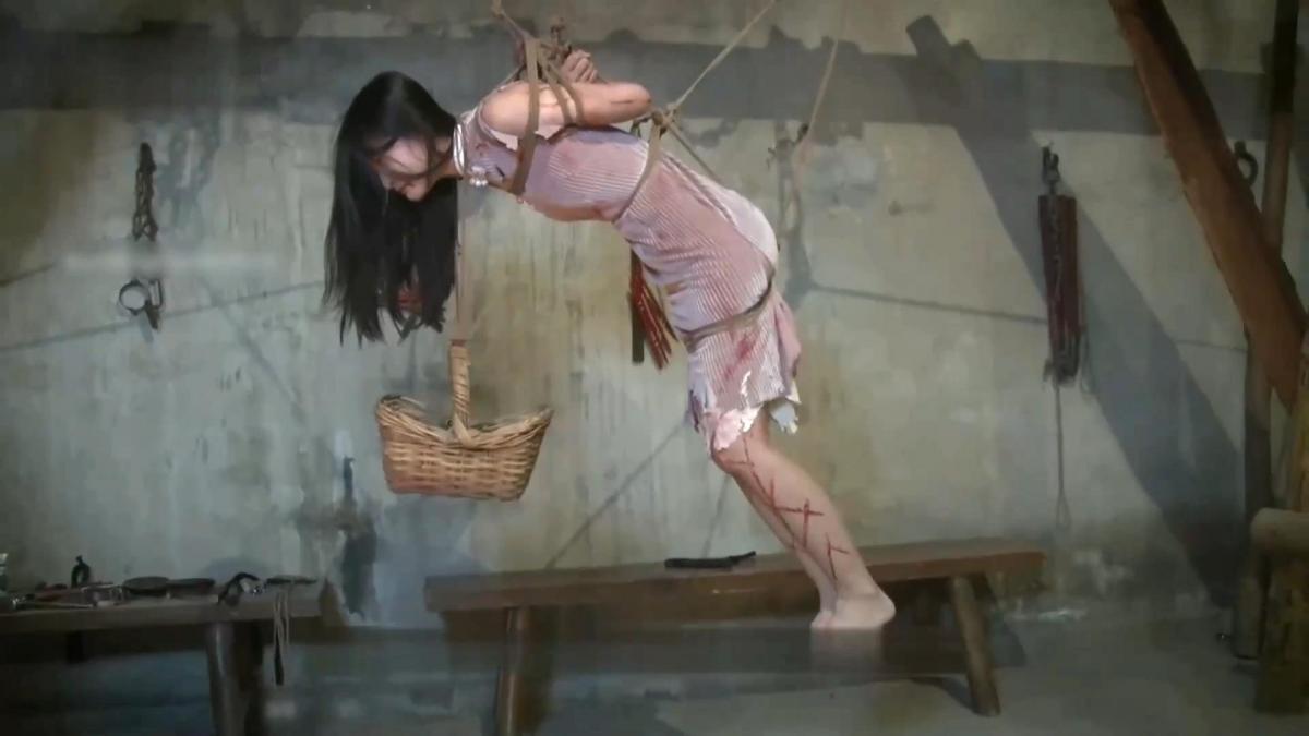 怀旧影视 李青林 第三部 怀旧影视出品女烈片，有老虎凳、烫脚虐脚、拷打、电击等酷刑，喜欢女烈的不容错过此部！                                                      