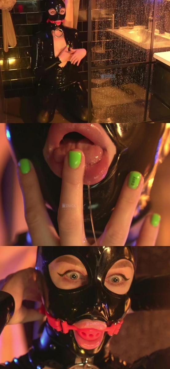 bronnica 200223 2204 Chaturbate female 创作：Bronnica<br>Bronnica 2月20日 部分直播录像 全新浴室直播视角 下集<br>黑色乳胶衣，浴室喷水自嗨体验<br>PART1 接上集bronnica戴上黑色乳胶露眼嘴头套，不断吐着舌头后手指伸入口中不断吸允，口水不断流出<br>PART2 戴上红色口球后在浴室中跪着抚摸自己，之后在浴室玻璃门上画着爱心，最后将肉色乳胶衣挡在镜头前，脱下黑色乳胶衣准备沐浴...<br>喜欢乳胶和捆绑的朋友别错过了，新视频有百度云链接，希望大家多多支持