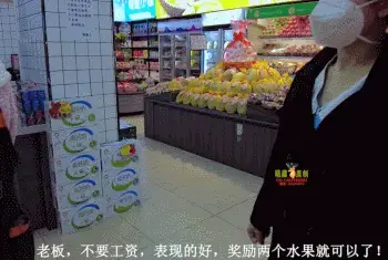 【晓鹿绳艺】【外出打工日常】工作室不景气靠打工维持了，随机挑选商店，塞入玩具带上电击R夹来招揽服务顾客换取一盒水果也够拼了，关键还有顾客乘机卡油占便宜 [内容简介]:最近工作室收益不景气，突发奇想，带小姐姐出去打工来创造额外收益，于是在大街上随机挑选商店，经过跟老板协商，最终答应以一份水果的报酬来招揽服务进入的每个顾客，为了水果没办法，塞入遥控跳D，带上遥控电击R夹，开始接客，时不时哥哥还用遥控来折磨一下我，在客人面前发出尴尬得声音，糗大了，还有得顾客不老实，乘机卡油占我便宜.....<br><br><br>工作室联系QQ：1462308882  欢迎大家一起交流，拒绝任何骚扰色情话题，感谢<br>片长：38分钟 清晰度：1080 文件大小：1.5GB<br>有喜欢我作品的可以找我订拍哦<br>解压密码：qq1462308882