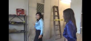 仓库遇险 欧美 两女偷偷走进别人仓库里 突然出现两个大汉将她们驷马捆绑封嘴后装车运走