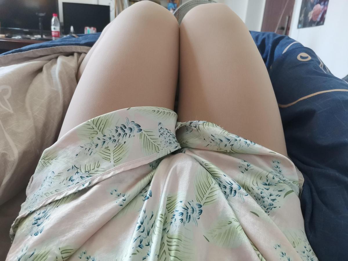 足控➕深夜自缚 这次一次性两项四个视频融合 超级值 深夜自缚中第四个镜头门没关 要是有人进来直接被发现 就在这中羞耻心下 很快就gc了 超级刺激 值得一买 同好想交流可加QQ<span style='color:#b0b0b0;'>[隐藏文字，购买后可见]</span>