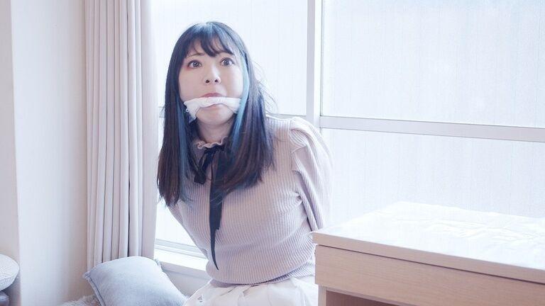 動画/MP4 #172「彼女の災難」 Sentinel172.mp4: ストーリー形式の本編　<br>約275MB、14分58秒、1280x1080 HD品質<br><br>○ストーリー<br>外国人観光客が道を聞こうと女性の家に入り込んで言葉の違いからややこしいことに、それに誰かが侵入してきて...<br><br>英語部分は字幕付きです。<br><br>○製作日付<br>2023/5<br><br>○スタッフ　(twitterアカウント)<br><br>製作・撮影 : センチネル(@sentinel12341)<br><br>本作はフィクションです。モデルは18歳以上です。