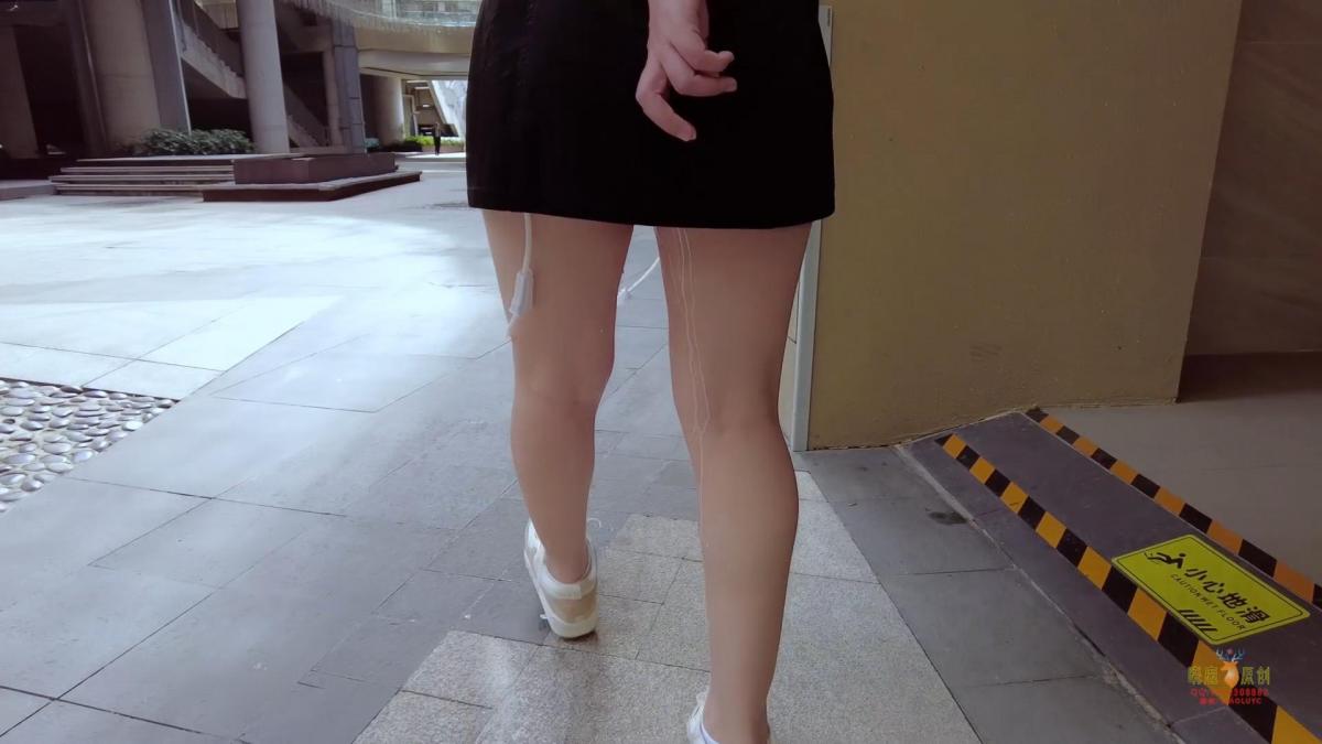 【晓鹿绳艺】【营养快线新玩法】下路滴灌营养快线，液体流动的[X_X]配合行走的刺激，将营养快线玩出了新的高度！！ [内容简介]:插着管子行走，液体流入又渗透出来那种感觉别提多酸爽了，关键是营养快线还黏糊糊的，一种完全说不出来的感觉!!!去第一个店买还被老板嫌弃了，不卖给我们。。。。。。<br><br>工作室联系QQ：1462308882  欢迎大家一起交流，拒绝任何骚扰色情话题，感谢<br>片长：31分钟 清晰度：1080 文件大小：1.5GB<br>有喜欢我作品的可以找我订拍哦<br>解压密码：qq1462308882