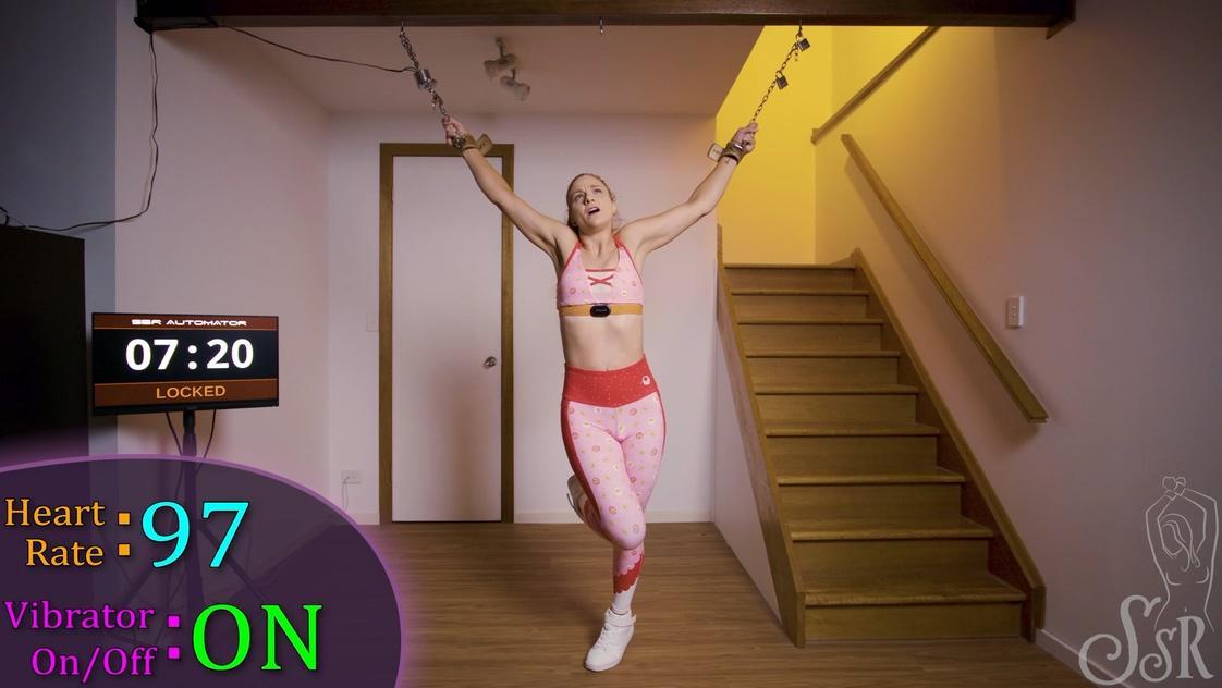 RACHEL ORGANA – EDGING WITH THE AUTOMATOR – SELF BONDAGE Rachel Organa刚刚穿着她可爱的粉色运动服回家，发现一个电视屏幕上有计时器，一些皮革约束，屋顶上有一个不祥的磁锁。她戴上心率监测器，[X_X]蓝牙振动器，用AUTOMATOR锁定自己15分钟。集合不包含裸体Rachel Organa has just come home in her adorable pink activewear to find a TV screen with a timer on it, some leather restraints and an ominous magnetic lock on the roof. She puts on the heart rate monitor, inserts the Bluetooth vibrator, and locks herself in for 15 minute of EDGING with the AUTOMATOR. Set does not contain nudity
