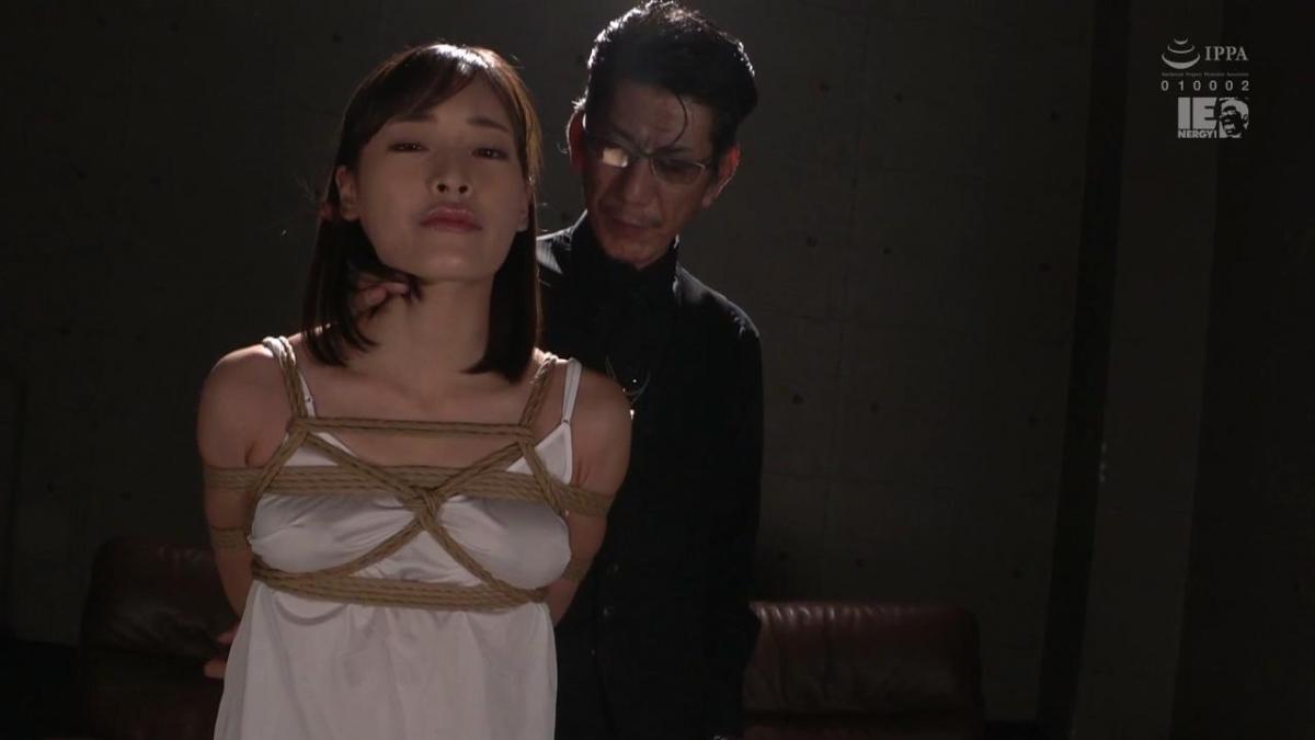  しおかわ雲丹 緊縛解禁エビ反り吊り3Pセックス、ハード緊縛調教 <span style='color:#b0b0b0;'>[隐藏文字，购买后可见]</span><br>ドMな美人女優・しおかわ雲丹の本格緊縛作品が解禁。緊縛による屈辱感、支配感、それに伴う性的興奮で快楽を得ていく。縛られながらのイラマやスパンキングに興奮し、緊縛吊り3Pで[X_X]は頂点を迎える。