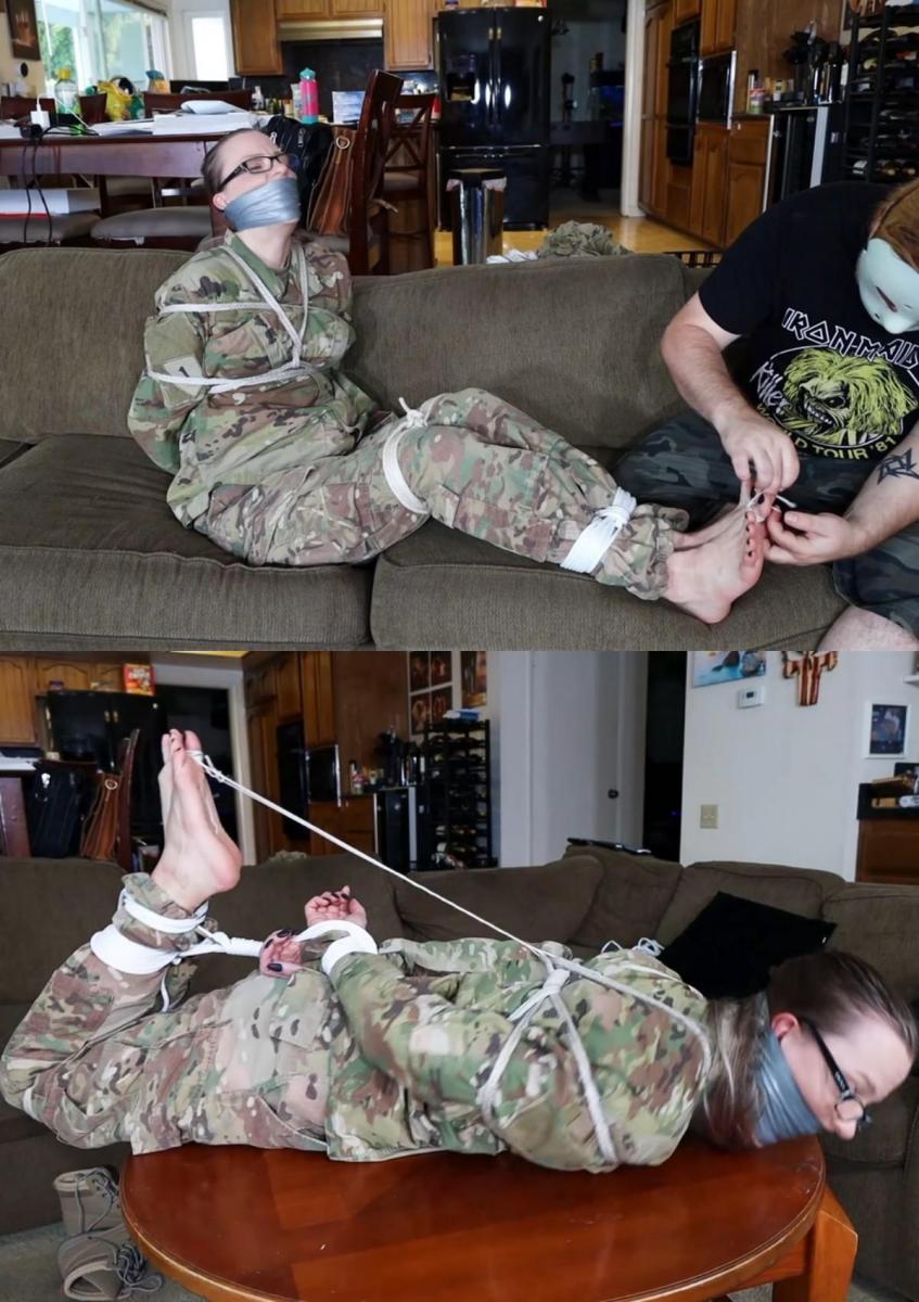 Private Summer gets overpowered by a civilian and tightly hogtied and wraparound tape gagged! Private Summer gets overpowered by a civilian and tightly hogtied and wraparound tape gagged!Summer是一个强壮高个子的女孩，她作为军队的一员为国家服务。但在她回家后的一天，一个手无寸铁的平民轻而易举地制服了她，这让她大吃一惊。然后Summer发现自己被紧紧地绑着，双手放在背后，坏人脱下她的袜子，把袜子塞进她的嘴里，然后用一个非常紧的胶带塞住她的嘴！此外，这个坏家伙用细线绑住Summer的脚趾，让她在那里挣扎几分钟。过了一会儿，坏人抓住Summer，把她放在桌子上，在那里他紧紧地抓住她，还把另一根绳子从她的脚趾绑在她胸口的绳子上，这样她就不能动脚了，她的脚趾也变紫了！对于二等兵Summer来说，一个受过体能训练的女强人，在那种情况下是非常丢脸的！！无助又丢脸！！包括幕后！Summer is a strong and tall girl, she is serving the country as part of the military. But one day after she's back home, she gets surprised by an unarmed civilian who easily overpowers her. Then Summer finds herself tightly tied up with her hands behind her back, the bad guy removes her socks and stuffs them both in her mouth and then gags her with a very tight wraparound tape gag! Also the bad dude ties Summer's toes with a thin thread and leaves her there for a few minutes to struggle. After a while, the bad guy grabs Summer and puts her on a table, where he hogties her tightly, also ties another string from her toes to the rope around her chest so she can't move her feet, and her toes get purple! For Private Summer, a strong woman trained in physical combat it is very humiliating to be in that situation!! Helpless and humiliated in an hogtie!! Includes behind the scenes!<br><br> 