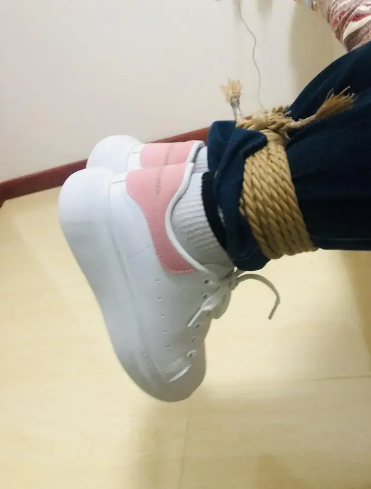 520福利 [帆布鞋,长裤（牛仔）,棉袜,伪娘,运动鞋,挣扎,绑架,自缚]