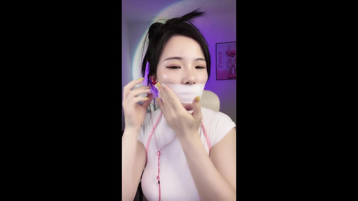 女主播胶带封嘴丝袜蒙面 女主播胶带封嘴丝袜蒙面 主播名称：小水晶                                                                                                                      