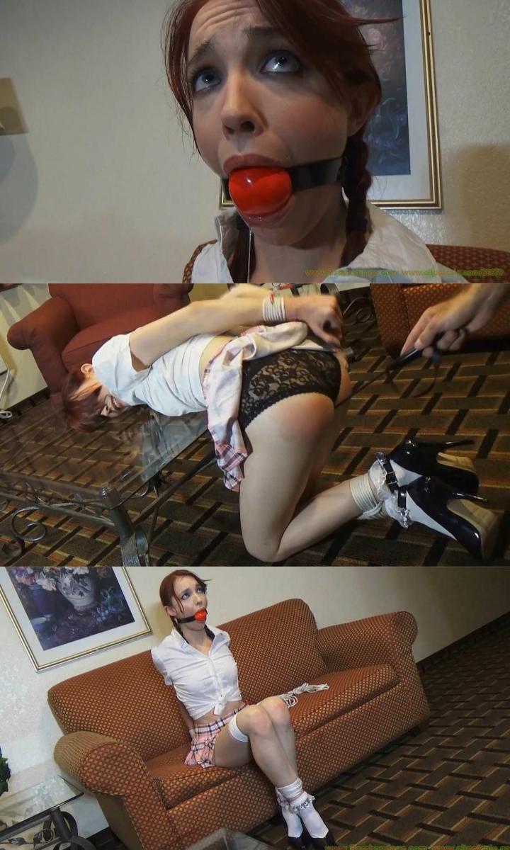 Donovan In: Schoolgirl Lured, Bound And Ballgagged-Full Movie 多诺万 (Donovan) 身着白色小衬衫、格子裙、及踝袜和 fuck me 高跟鞋，是一个迷路的女学生，试图找到回家的路。 天快黑了，一个男人停下来让她搭便车。 她有点谨慎，但他向她保证他会带她回家。<br><br>  不久之后，这个年轻女孩发现自己陷入了危险的困境。 男人原来是个色狼，将她绑了起来。<br><br>  跪在地板上，脚踝交叉并被捆绑，双手反绑在背后，她的身体被抚弄着。 她的裙子被掀开，露出她的黑色蕾丝内裤，她的屁股被打屁股。<br><br>  被迫弯腰在玻璃桌上，男人挥舞着马鞭并敲打她的屁股。 害怕和被束缚的她没有反抗，任由男人为所欲为。 他看得出她是个苗条灵活的女孩，于是决定把她的手肘绑在一起。<br><br>  她质问男人为什么要这样对她，并试图进一步交谈。 他的答案是一个大的红色球塞，可以系紧并扣紧。 当她弯腰伏在桌子上，她的屁股伸出来，裙子抬起时，男人继续用鞭子敲打她并审问她。<br><br>  玻璃桌上，她脸下流了一滩口水。 男人决定退后一步，看着这个可怜的女孩扭动和挣扎。 几分钟后，她仍然在他的控制之下，她被命令跪在沙发上，然后蠕动着坐下。<br><br>  当她用紧绷的肘部系带挣扎并且离家不近时，让她通过她的步伐，增加了更多的绳索。Donovan, dressed up in a tiny white blouse, plaid skirt, ankle socks and fuck me pumps, is a lost schoolgirl trying to find her way home. It's getting dark and a man pulls up to offer her a ride. She's a little cautious but he assures her that he'll take her home. <br><br> It's not long before the young girl finds herself in a dangerous predicament. The man turns out to be a pervert and has her tied up. <br><br> Kneeling on the floor ankles crossed and bound with her hands tied behind her back her body is fondled up. Her skirt is lifted revealing her black lace panties and her ass gets spanked.<br><br> Made to bend over a glass table, the man wields a riding crop and cracks her ass. Scared and tied up she doesn't resist and lets the man do whatever he wants to her. He can see that she's a slender, flexible girl and decides to tie her elbows together. <br><br> She questions the man why he's doing this to her and tries to engage in conversation further. His answer is a large red ball gag that gets strapped and buckled tight. While bent over the table with her ass sticking out and skirt raised the man continues cracking her with the crop and interrogating her. <br><br> A pool of drool puddles under her face on the glass table. The man decides to step back and watch the poor girl squirm and struggle. After several long minutes and still under HIS control she's ordered to crawl on her knees to a sofa and squirm up in a sitting position. <br><br> Putting her through her paces more rope is added as she struggles with her tight elbow tie and gets no closer to home. 