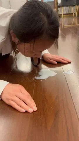 【妻奴麦子】麦子罚跪，舔奶 【妻奴麦子】新的一周开始了，今天主人回来，麦子罚跪，舔奶，打耳光。<br>网盘资源为2K和4K，请大家根据情况下载<br>解压密码：softkb,解压后修改扩展名rar，再次解压即可。<br>Qq：2716870964(请注明来意)<br>Twitter：@xinhaizhang5