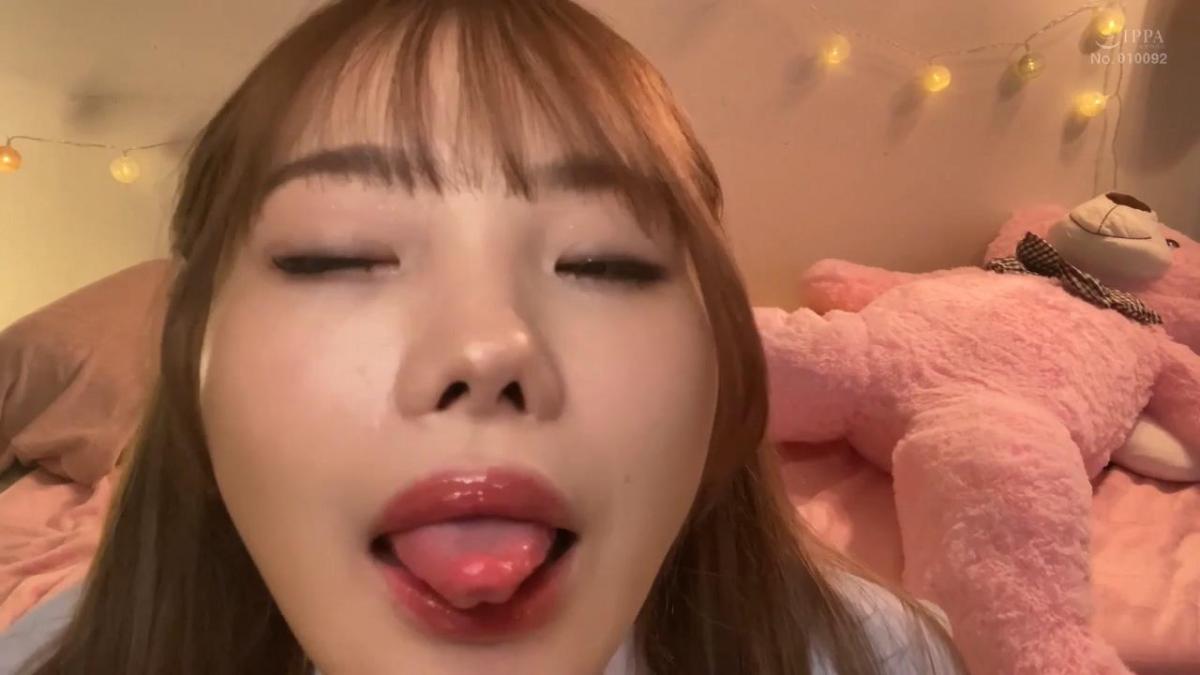 最終接吻電車 誰もいない2人きりの車内で美少女と何度もキス×キス×キス 松本いちか <span style='color:#b0b0b0;'>[隐藏文字，购买后可见]</span><br>キスに興味を持つ少女は、最終電車内で興味本位で寝ている男にキスをしてしまう。マスク越し、直接キス、ベロキス。男に連日キスをしてしまう。ある日、寝ている男にキスをすると男が目が覚めて…。