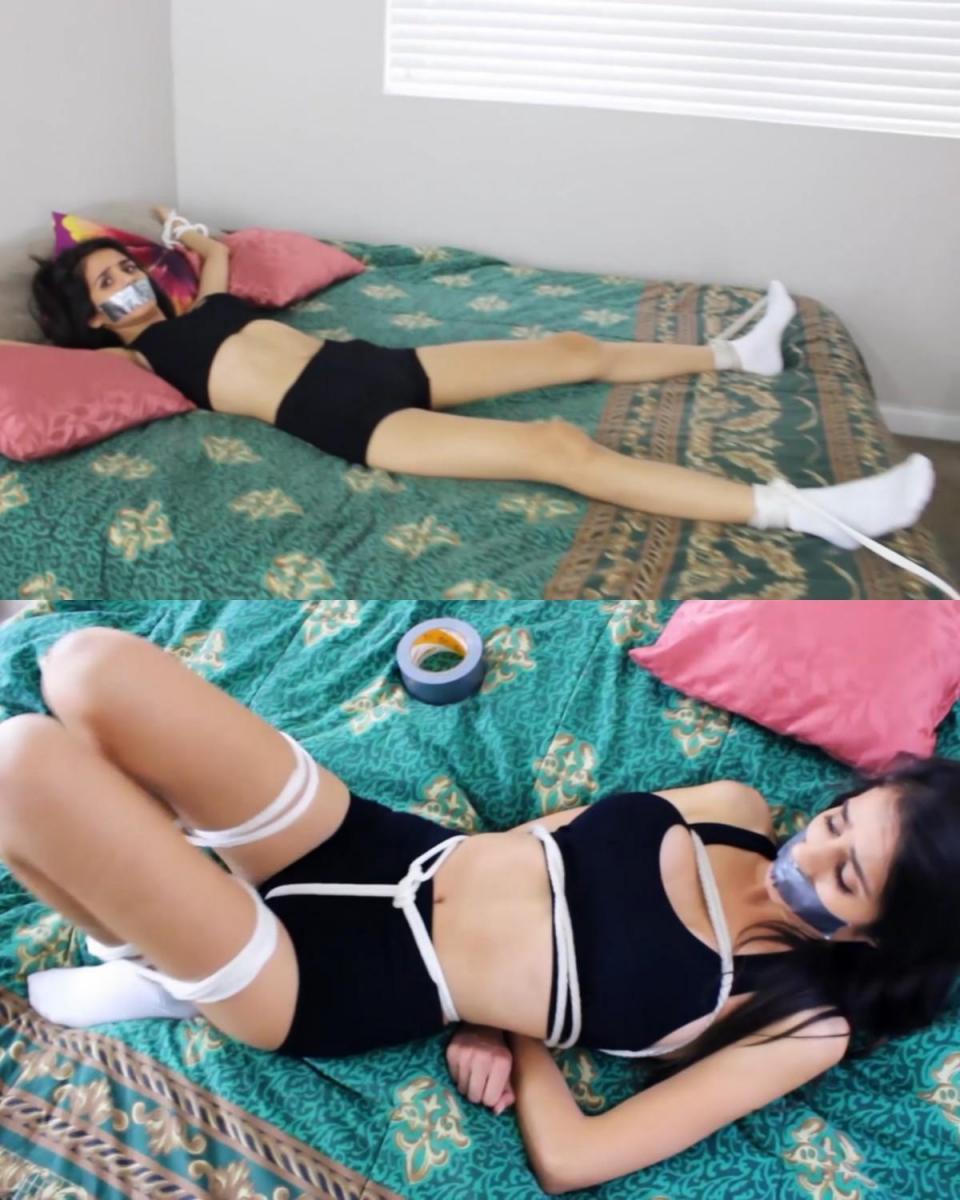 Elsa del Rey gets tied up and gagged by a bondage device created in GagMeInc (PART 3 of 3) Elsa 昨晚在被有故障的束缚机捆绑后设法解开了自己。 第二天她穿着运动服，但她不去健身房，她保留了有故障的束缚装置，她希望它再次失败，结果再次失败并把她绑起来！ 双手背在身后，呈盒式系带姿势，被绑在裤裆上，还被胶带堵住嘴，Elsa 准备好享受更多的束缚乐趣了！ 在疗程进行到一半时，机器再次发生故障，将爱莎再次以鹰式摊开的姿势绑在床上。 最终 Elsa 被 GagMe Inc 的一位科学家同事“救出”，由于她在被绑了几个小时后变得如此古怪，所以她跳到她的同事身上，事情结束了......Elsa del Rey gets tied up and gagged by a bondage device created in GagMeInc (PART 3 of 3)Elsa managed to untie herself last night after she got tied by the faulty bondage machine. The next day she is wearing her gym clothes but she is not going to the gym, she kept the faulty bondage device and she hopes it fails again, which it does and ties her up again! Hands behind her back in box tie position, frogtied and crotch tied, and also tape gagged, Elsa is ready for more bondage pleasure! In the middle of the session, the machine fails again and ties Elsa up again in a spread eagle position on the bed. Eventually Elsa is "rescued" by a fellow scientist from GagMe Inc, and since she is so kinky after being tied up for hours she jumps on her coworker and things end up well...
