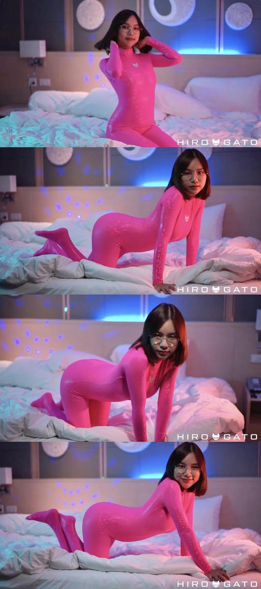 2022-12-10 First Video of Ploy 攒了一年的Hiro Gato系列，这几天集中更一下，让大家久等了。<br>期间会刷屏，给大家造成的不便请谅解。<br><br>这个宝藏写真系列，懂的都懂，专拍 zentai   体操服   丝袜 的。<br>衣服材质是相当的棒。<br>拍摄的手法也很干净很清爽。<br>出镜的女孩们都超级赞。<br><br>强推Rei和Muay这两位模特。<br>Rei很甜很灵动，Rei的体操服 丝袜是一绝。<br>Muay很御身材好，Muay的zentai是一绝。<br><br>女孩们身穿各种丝滑的紧身衣物，或是摆出pose，或是随意扭动，或是抚摸自己。<br>每一部看完了都会让人觉得很舒服，越看越有味道。<br>清爽，赏心悦目的同时，又可以当成L管神片来用。<br>整个系列很具有收藏意义，欢迎大家挑喜欢的冲起。<br><br><br><br>说明：<br>这个系列的视频真的很难搞，今年比去年更难搞。大家且看且珍惜。<br>网站视频是加密嵌入的，要专门的下载器。<br>之前的下载器全都不好用了，找了好久才找到能用的下载器。<br>下载下来的视频又没有背景音乐，我又在保证画质无损的情况下，挨个视频剪辑加了背景音乐。<br>5分钟以下金币福利。<br>5-6分钟的全部1钻。<br>6分钟以上不超过2钻。<br>比去年是贵了点，但是这个系列真的基本不赚钱，纯白忙活，赚瓶可乐喝喝。<br>还请大家多多理解，多多支持，感激不尽。