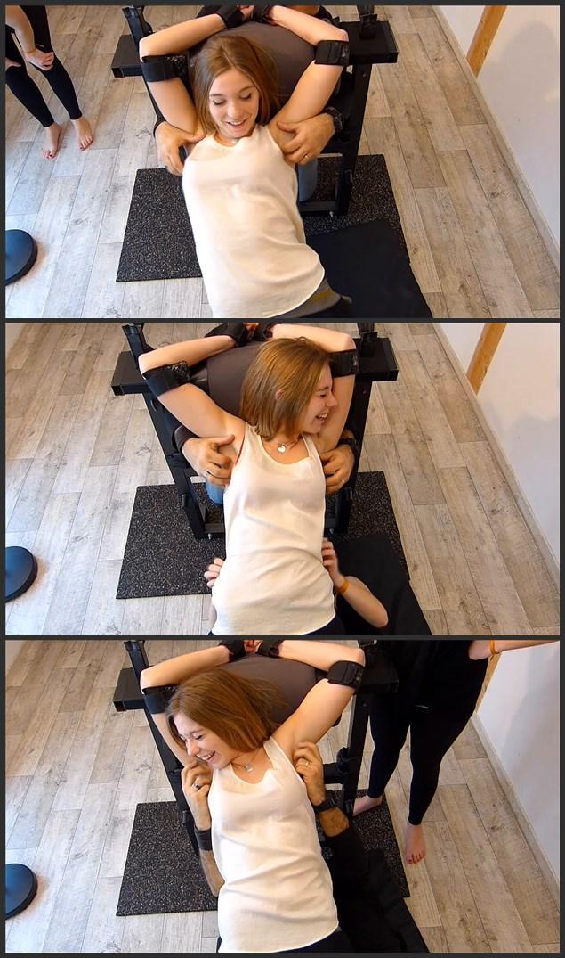 SOFIA &amp; THE TICKLER BREAK THE INSANELY TICKLISH ADELYNE - HD 索菲亚和挠痒痒的人打破了疯狂的挠痒痒的阿德利恩 - HD<br> <br><br>迷人的Adelyne被强烈地固定住，她的上半身很容易受到Sofia和FT Tickler的攻击。惩罚从她腋下的羽毛开始，Adelyne发现她在这个地方是多么的痒。羽毛让她立即爆发出笑声，这个无助的女孩开始对用手指搔痒的想法感到非常担心。每一次触摸她的胸口、身体两侧和腹部都让她疯狂，她的笑声很有感染力。索菲亚非常喜欢这种情况，她对她的朋友非常无情。在进行了一些男/女和男/女的惩罚之后，挠痒痒的人决定尽可能地进行最密集的挠痒痒，可怜的阿德利娜被四只虐待狂的手同时在她的身体两侧和腋下挠痒痒到地狱。这对于像Adelyne这样超级怕痒的女孩来说，实在是无法忍受，但她却无能为力，直到结束。艾德琳真的非常怕痒，挠痒痒的人很想知道她怕痒的极限。多么美好的游戏，多么美妙的痒痒玩具啊<br><br><br><br><br><br>SOFIA & THE TICKLER BREAK THE INSANELY TICKLISH ADELYNE - HD<br> <br><br>The charming Adelyne is strongly immobilized with all her upperbody vulnerable to Sofia and the FT Tickler. The punishment begins with feathers on her underarms and Adelyne discovers how she's ticklish on this spot. The feathers make her explode in laughter immediately and the helpless girl begins to be very worry at the idea to be tickled with fingers. Each touch on her pits, sides and belly drives her crazy and she has a very communicative laughter. Sofia enjoys a lot this situation and she is really merciless with her friend. After some F/F and M/F punishment the ticklers decides to give the most intensive tickle as possible and the poor Adelyne is tickled to hell by four sadistic hands on her sides and underarms at the same time. This is really intolerable for a super ticklish girl like Adelyne but she can do nothing to stop it until it ends. Adelyne is really extremely ticklish and the ticklers were curious to discover her ticklish limits. What a nice game with a wonderful tickle toy!<br><br><br><br><br>( ps:ft )<br><br><br>