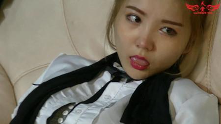 天堂 定拍反目 天堂影视<br>美女模特偶然发现自己的闺蜜被老板侵犯并拍了照片，她立刻与老板决裂并潜入办公室删除文件，谁知被醒来的老板用枪威胁并勒晕，成了这个禽兽的玩物肆意凌辱