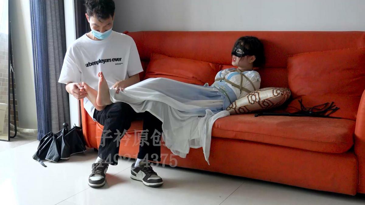 【子衿原创】惩罚不听话的琦琦  百度下载解压密码：zjsy或者ZJSY,子衿工作室向全国绳艺爱好者提供：体验绳模捆绑服务，绳模全国可空降、绳艺作品销售、作品定制、视频网调、原味等，另外本店招募绳模，合作伙伴。约拍订拍请联系Q449214375 微信happiiny