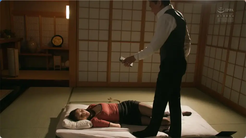 財産目当てで俺と結婚した美女が 生意気に中出しを拒んだので妊娠するまで中出ししてやった。 番号:<span style='color:#b0b0b0;'>[隐藏文字，购买后可见]</span><br>发行日期:2023-06-06<br>导演:きとるね川口  <br>制作商:Attackers  <br>发行商:in mad  <br>类别:单体作品 绳缚 已婚妇女 凌辱	<br>演员:白峰ミウ<br>剧情：侵犯被绑住双手的黑丝美女。