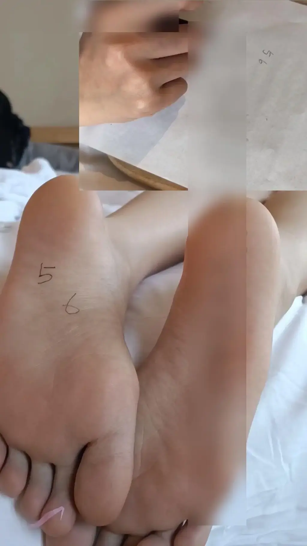 和学妹玩脚底猜字游戏 和学妹玩脚底猜字游戏<br>原创作者：XZ学长工作室<br>在可爱学妹脚心上写字，让学妹猜，学妹的脚丫白白嫩嫩，写完后还用刷子刷掉