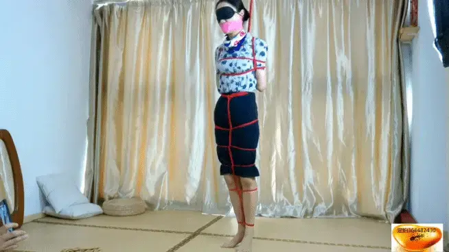美奴空姐服体验紧缚，一小时长篇，踮脚紧缚、跪紧缚、棒棒伺候……没想到美奴白嫩皮肤不堪绳印，怎么也不消了，咋办在线等…… 美奴空姐服体验紧缚，一小时长篇，踮脚紧缚、跪紧缚、棒棒伺候……没想到美奴白嫩皮肤不堪绳印，怎么也不消了，咋办在线等……双压缩无密。定拍qq364482430