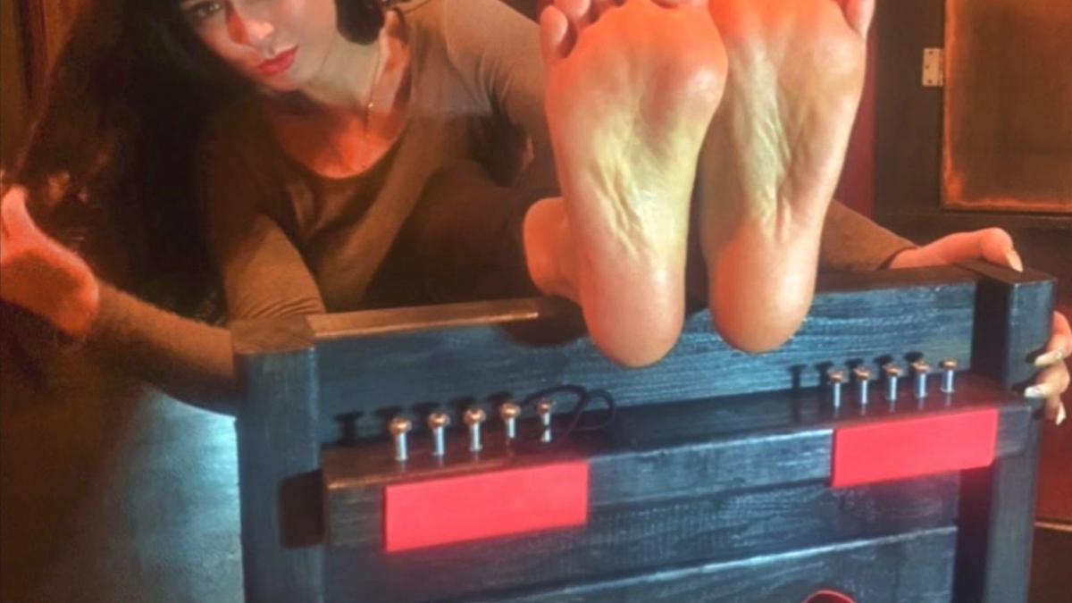 LilMizzUnique's Bare Feet Tickled in Stocks This is the second part LilMizzUnique's first ever tickle video as well as her very first time in stocks. This is the second part of a two clip series where LilMizzUnique has her size 7 bare feet locked in stocks and tickled. Unique also is flipped onto her stomach for some soles up tickling in stocks. Enjoy!